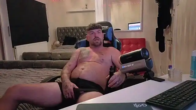Naughtybihubbyxx online show from July 3, 9:43 pm