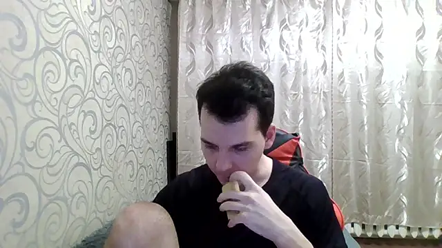 gwinbladee online show from April 26, 3:20 pm