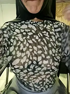 nadia  abaud online show from November 4, 2:04 am