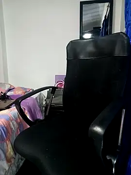 nadia  abaud online show from February 18, 6:00 am