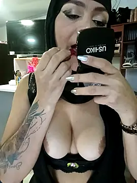 nadia  abaud online show from October 26, 2:01 am