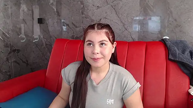 Snapshot of camila_purple chatting on May 4, 7:39 pm camila purple online show from May 4, 7:39 pm