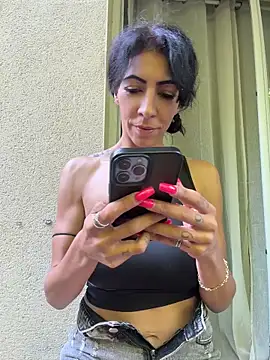 Snapshot of Yasmiinee chatting on May 29, 8:20 am Yasmiinee online show from May 29, 8:20 am