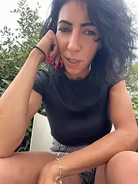 Snapshot of Yasmiinee chatting on May 30, 9:48 am Yasmiinee online show from May 30, 9:48 am