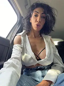 Snapshot of Yasmiinee chatting on April 28, 12:20 pm Yasmiinee online show from April 28, 12:20 pm