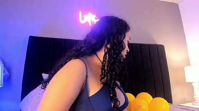 isaxcurves online show from June 16, 9:04 pm