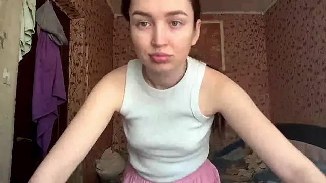 Chloooee online show from May 8, 10:19 am