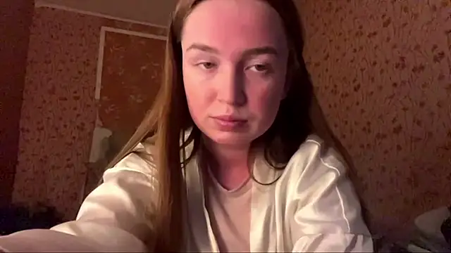 Chloooee online show from May 26, 5:00 pm