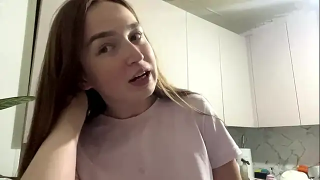 Chloooee online show from June 3, 5:50 pm
