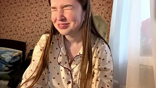 Chloooee online show from April 26, 11:40 am