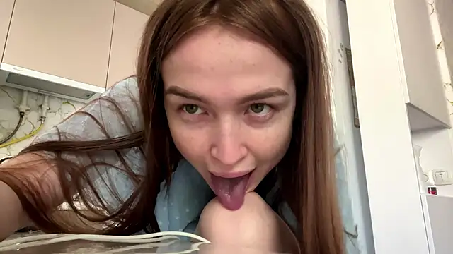 Chloooee online show from May 6, 10:41 am