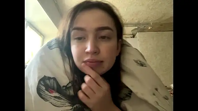 Chloooee online show from May 9, 6:06 am