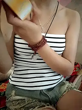 Snapshot of candy_bobo chatting on May 15, 7:50 am candy bobo online show from May 15, 7:50 am