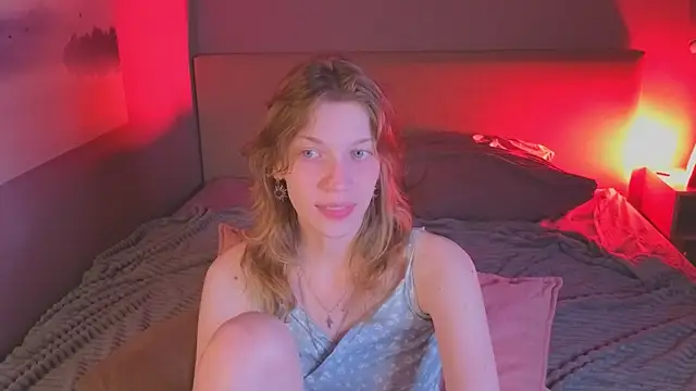 Snapshot of Emily_Cartex chatting on May 24, 5:51 am Emily Cartex online show from May 24, 5:51 am