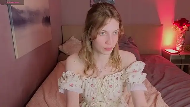 Snapshot of Emily_Cartex chatting on April 29, 5:55 am Emily Cartex online show from April 29, 5:55 am