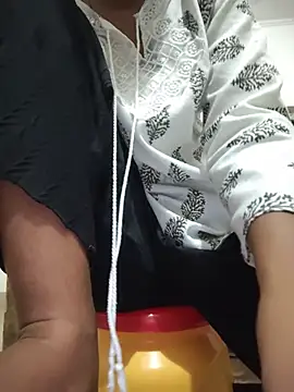 ESHA-LOVE online show from May 15, 11:25 pm