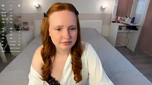 Snapshot of KikiBorn chatting on May 8, 8:18 am KikiBorn online show from May 8, 8:18 am
