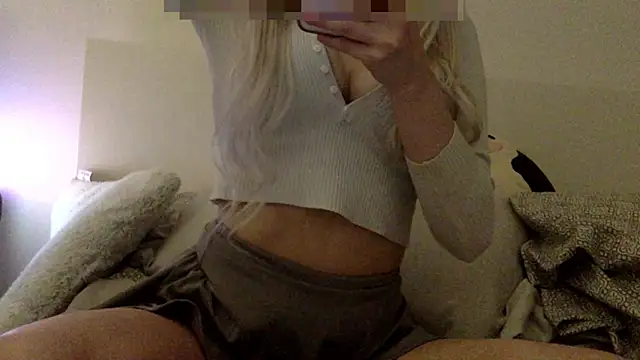 sluttybambiii online show from June 16, 7:52 am