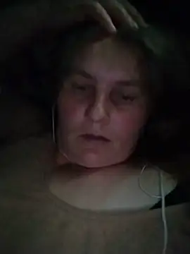 Snapshot of IrisMaris37 chatting on June 8, 1:22 pm IrisMaris37 online show from June 8, 1:22 pm