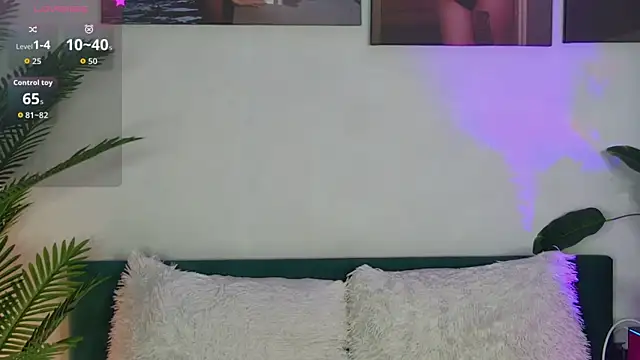 AddisonHux online show from June 9, 8:43 pm