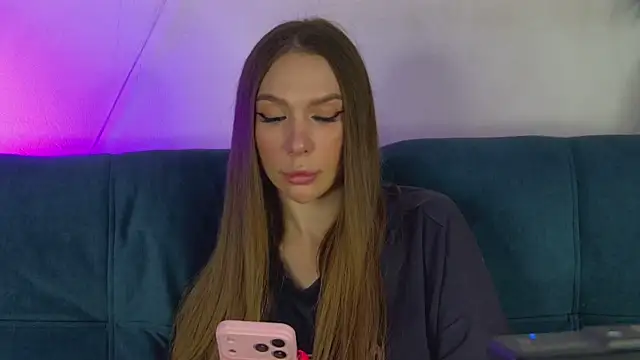 AddisonHux online show from May 14, 7:55 pm