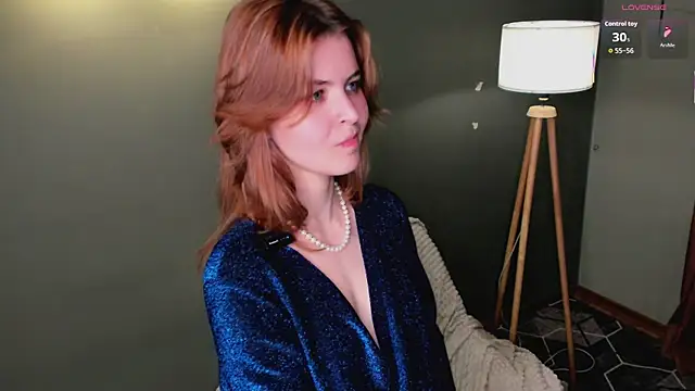 LeyaBloom online show from June 5, 10:15 pm