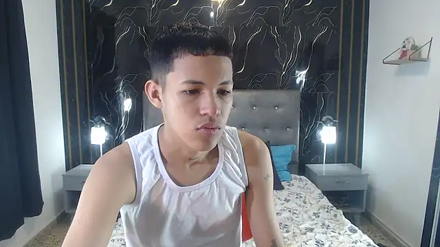 Snapshot of PhillipCox chatting on May 25, 12:48 pm PhillipCox online show from May 25, 12:48 pm