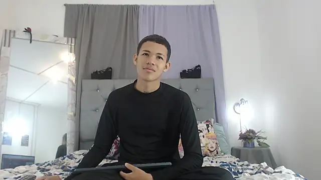 Snapshot of PhillipCox chatting on June 17, 12:26 pm PhillipCox online show from June 17, 12:26 pm