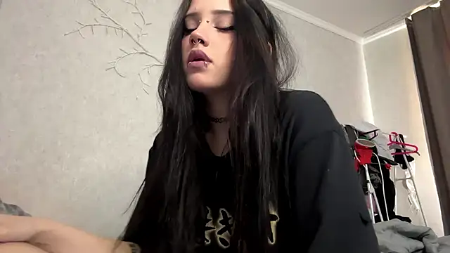 LouisePavlides online show from May 15, 12:47 pm