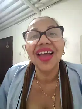 Snapshot of Ladymilf12 chatting on May 5, 1:30 am Ladymilf12 online show from May 5, 1:30 am