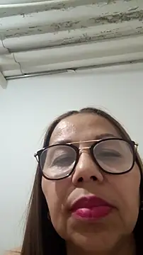 Snapshot of Ladymilf12 chatting on May 31, 12:27 am Ladymilf12 online show from May 31, 12:27 am