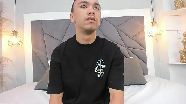 AndresSolorzano1 online show from June 3, 5:50 pm