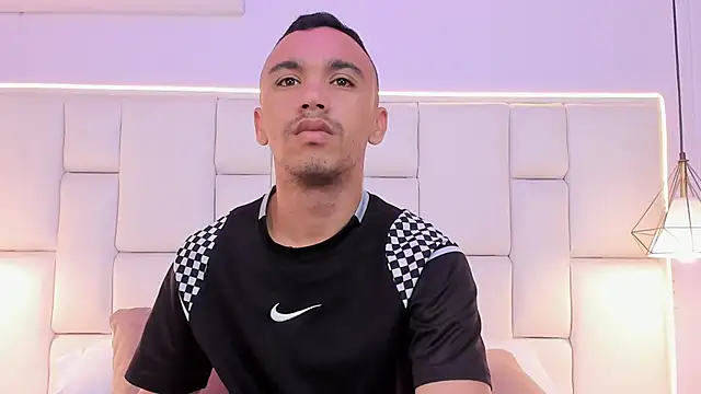 AndresSolorzano1 online show from May 13, 11:39 am