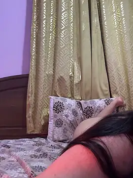 Snapshot of QueenRima99 chatting on May 21, 1:25 am QueenRima99 online show from May 21, 1:25 am
