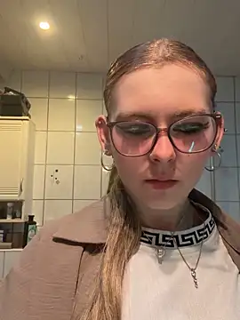 Lina-420 online show from May 7, 7:39 pm