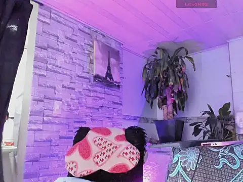 Snapshot of BeautyCatalella1 chatting on May 9, 12:52 pm BeautyCatalella1 online show from May 9, 12:52 pm