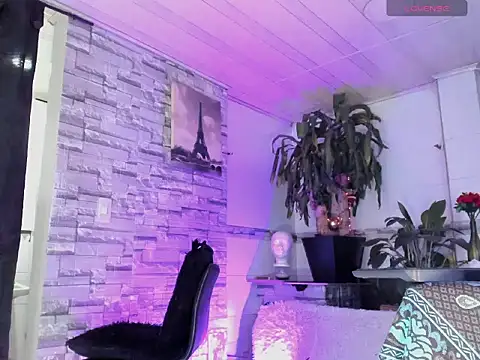 Snapshot of BeautyCatalella1 chatting on May 7, 12:41 pm BeautyCatalella1 online show from May 7, 12:41 pm