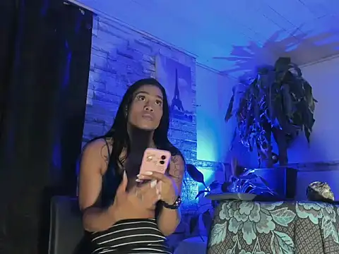 Snapshot of BeautyCatalella1 chatting on May 17, 4:12 am BeautyCatalella1 online show from May 17, 4:12 am