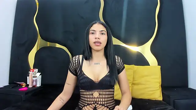 Snapshot of AuroraHoney32 chatting on May 30, 9:20 pm AuroraHoney32 online show from May 30, 9:20 pm
