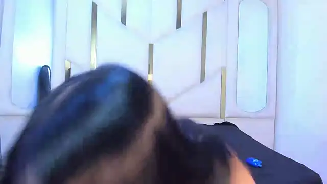 Snapshot of AuroraHoney32 chatting on June 4, 9:19 pm AuroraHoney32 online show from June 4, 9:19 pm