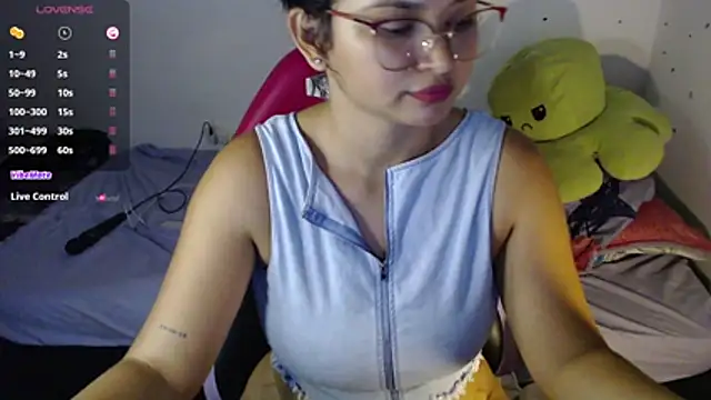 Lily     online show from May 17, 9:37 pm