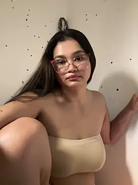 Lily     online show from July 18, 11:24 pm