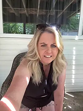 Snapshot of Bruiserboomer2 chatting on June 4, 4:55 pm Bruiserboomer2 online show from June 4, 4:55 pm