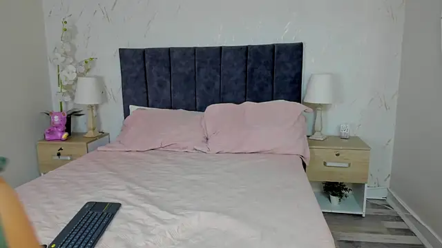 Snapshot of ARIANNA_KYLEE chatting on June 3, 4:55 pm ARIANNA KYLEE online show from June 3, 4:55 pm