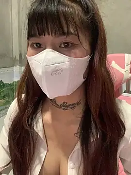 Snapshot of Lilyy18 chatting on June 4, 3:28 pm Lilyy18 online show from June 4, 3:28 pm