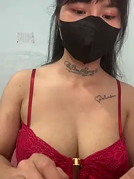 Snapshot of Lilyy18 chatting on May 7, 5:11 am Lilyy18 online show from May 7, 5:11 am