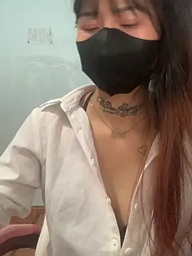 Snapshot of Lilyy18 chatting on May 4, 2:26 am Lilyy18 online show from May 4, 2:26 am