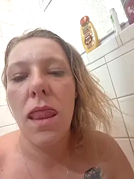 Snapshot of lickybaby26 chatting on June 15, 8:19 pm lickybaby26 online show from June 15, 8:19 pm