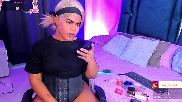Snapshot of zoee_rose chatting on June 17, 9:47 pm zoee rose online show from June 17, 9:47 pm
