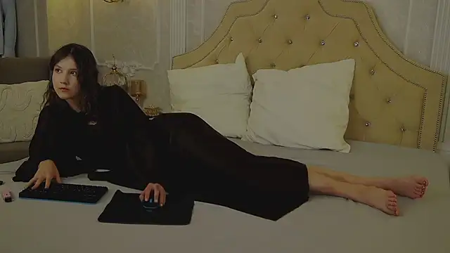Snapshot of Aria_Alves chatting on July 21, 3:35 pm Aria Alves online show from July 21, 3:35 pm